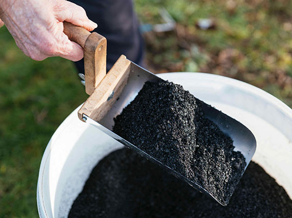 Biochar: carbón vegetal activo para una jardinería sostenible